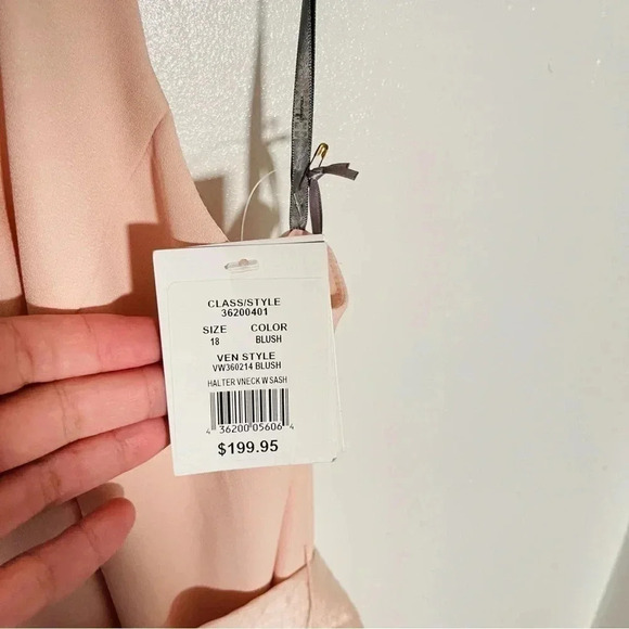 NWT Vera Wang White V-Neck Halter Gown Bridesmaid Dress with Sash Blush Wedding - Picture 12 of 13